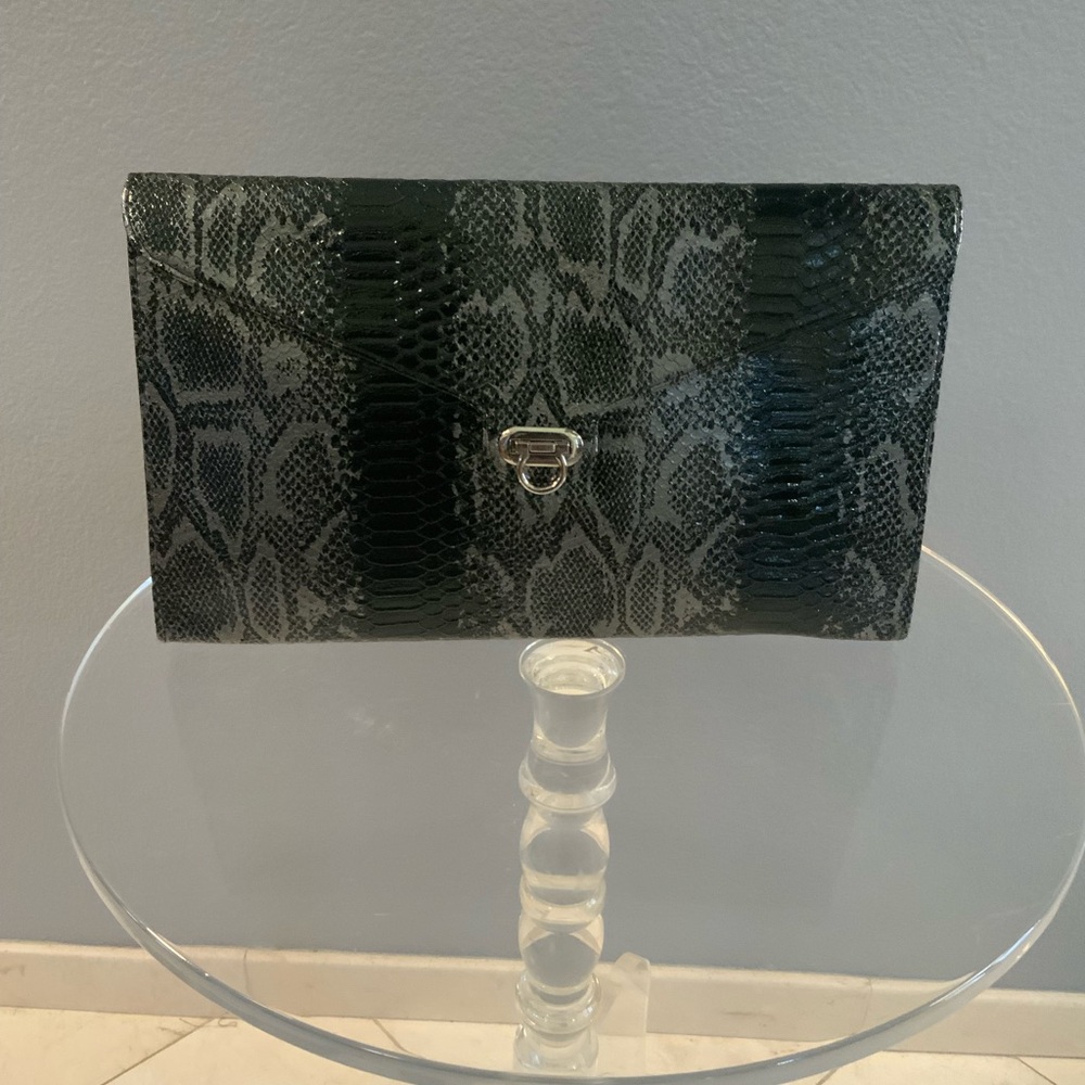 Clutch purse.